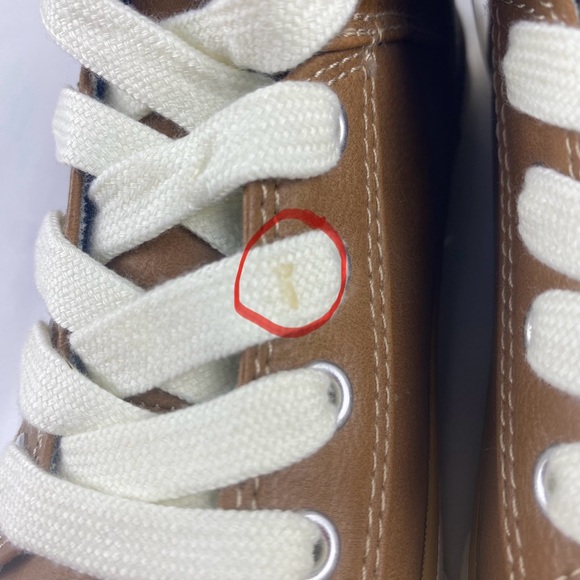 Children’s Place Boys High Top Faux Leather Sneakers Size 11 NWT - Picture 6 of 6